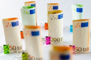 national minimum wage bundles of euro notes