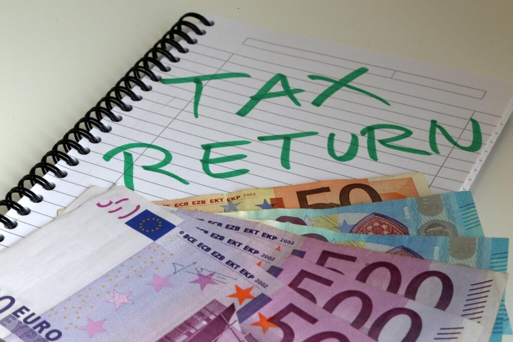 Tax return note and Euro bills on notepad